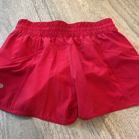Lululemon Shorts Size 8 - Picture 3 of 3